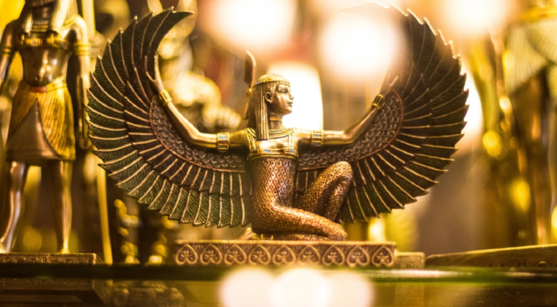 Cleopatra: No Submissive Woman
